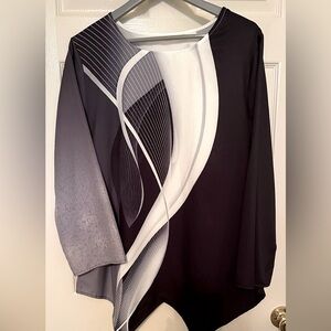3/4 length sleeve black & white light weight pullover blouse